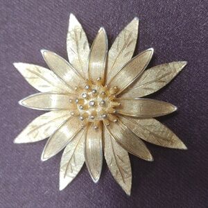 Kramer VTG Elegant Gold Flower Brooch
